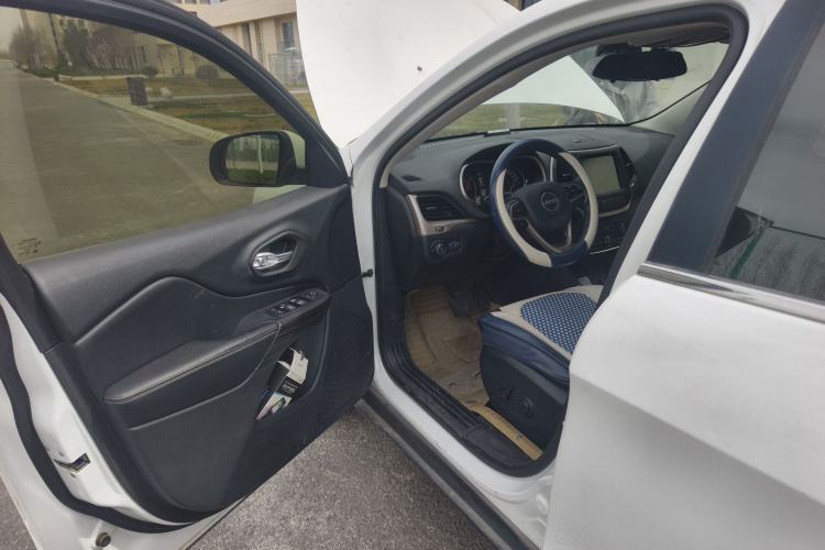 Used Jeep Cherokee 2017 2.4L Leading Smart Edition Driver Seat