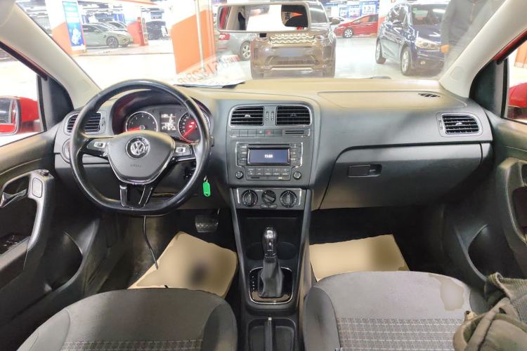 Used Volkswagen Polo 2016 1.6L Automatic Comfort Model Center Console