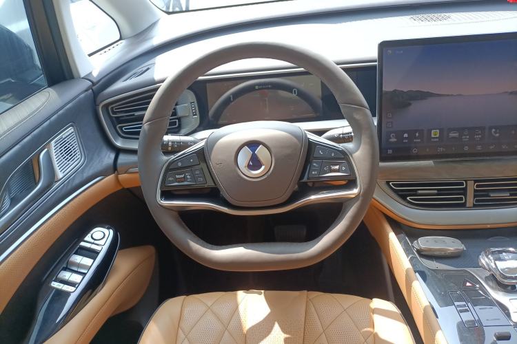 Used Denza D9 2024 DM-i 980 Four-Wheel Drive Prestige Model Steering Wheel