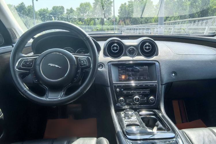 Used Jaguar XJ 2014 XJL 2.0T Two-Wheel-Drive Elegant Business Edition