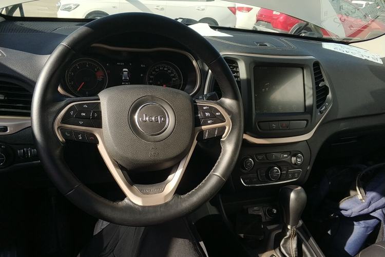 Used Jeep Cherokee 2016 2.0L Superior Edition