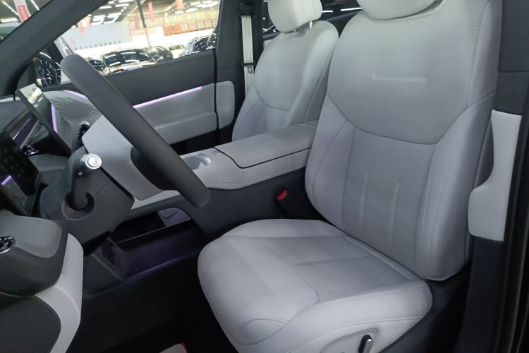 Used XPeng G6 2025 625 Long-Range Max Tech Edition Left Front Seat