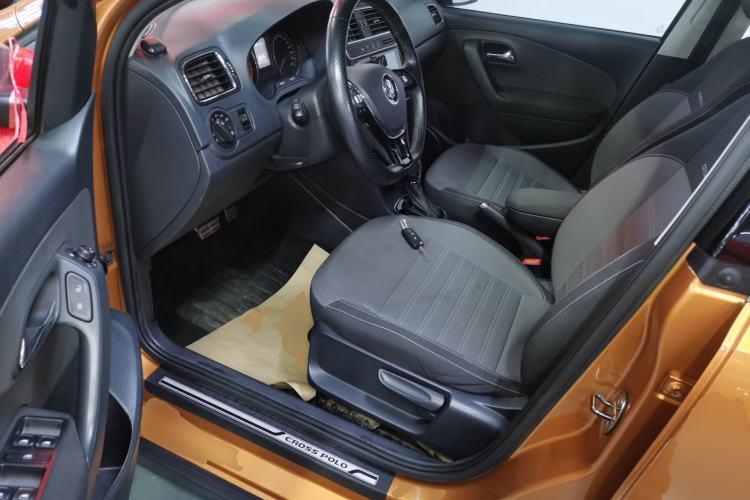Used Volkswagen Polo 2016 1.6L Cross Polo Automatic Driver Seat