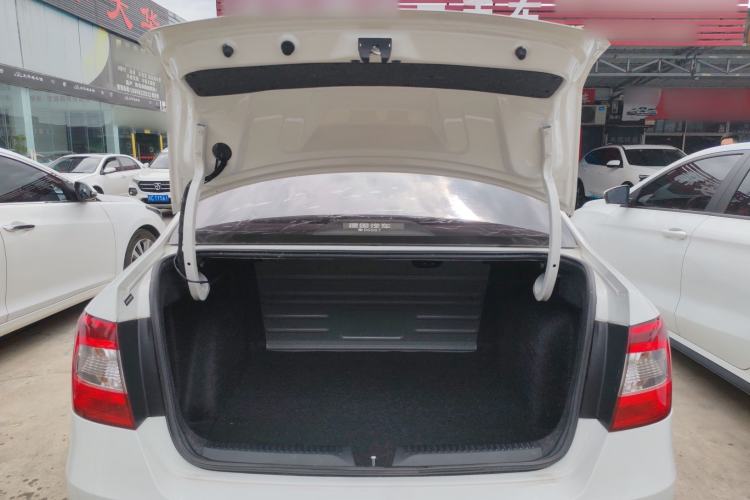 Used Skoda Rapid 2016 1.6L Manual Front-Wheel-Drive Version Trunk