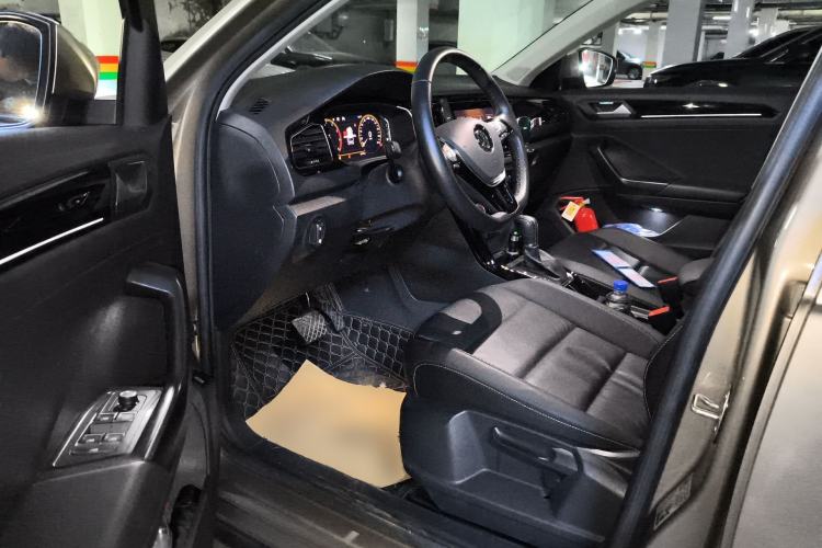 Used Volkswagen T-ROC 2019 280TSI DSG Two-Wheel Drive Comfort Version China VI Standard Driver Seat