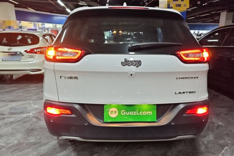 Used Jeep Cherokee 2017 2.0L Superior Edition Rear