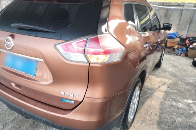 Used Nissan X-Trail 2015 2.0L CVT Comfort MAX Edition 2WD Exterior 1