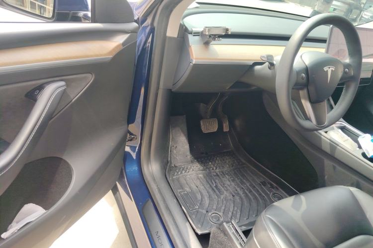 Used Tesla Model Y 2021 Long-Range All-Wheel-Drive Version Driver Seat