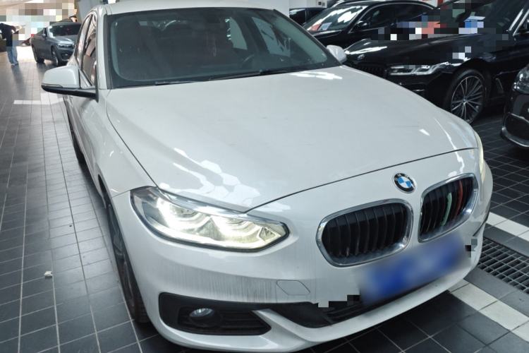 Used BMW 1 Series 2019 118i Fashion Model Front Right 45 Deg