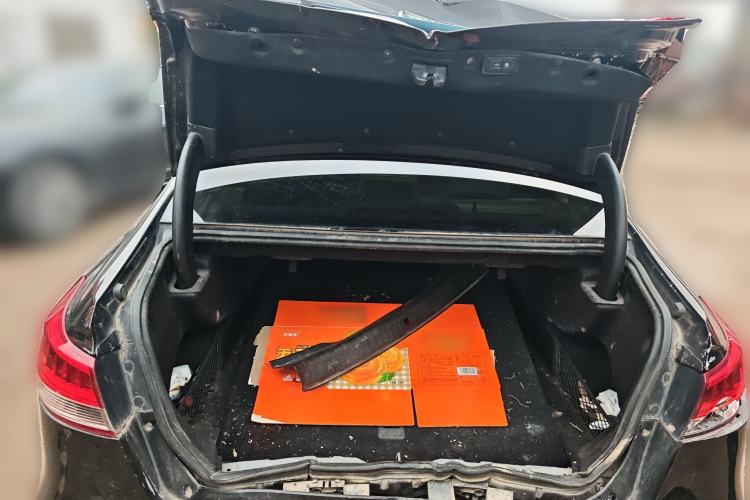 Used Zotye Z700 2016 1.8T Manual Luxury Model Trunk