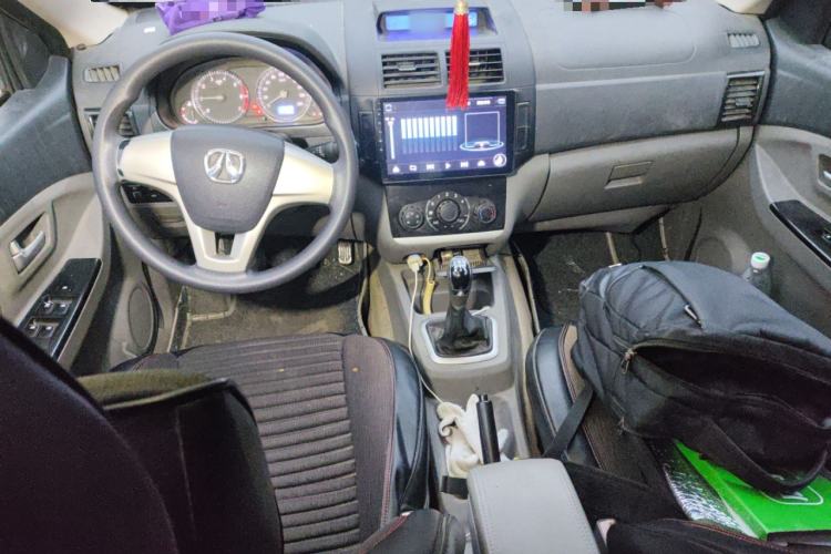 Used BAIC Weiwang M20 2014 1.5L practical type BJ415A Center Console