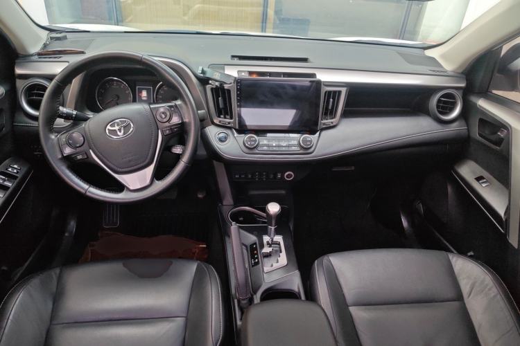 Used Toyota RAV4 2018 2.5L Automatic 4x4 Elite i Edition Center Console