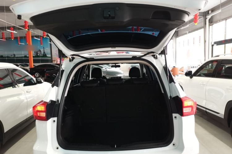 Used Haval M6 2019 1.5T DCT Two-Wheel Drive Elite Version China VI Standard Trunk