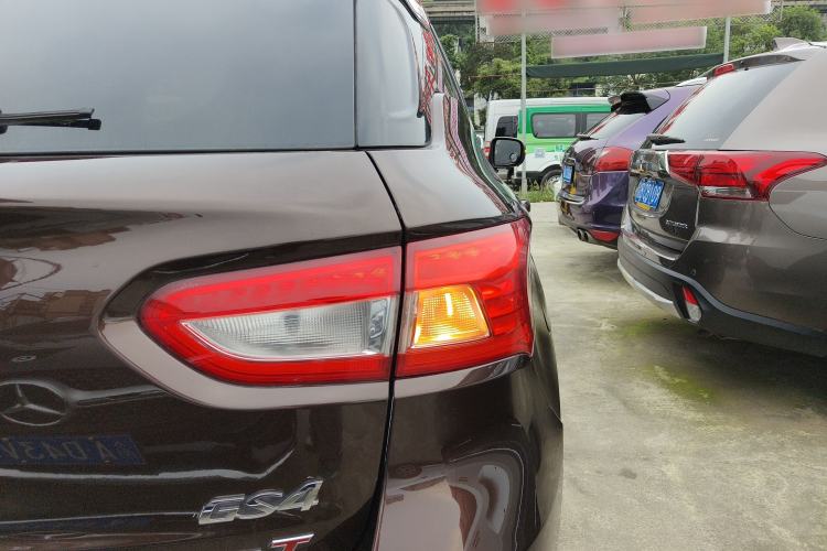 Used GAC Trumpchi GS4 2017 235T Manual Two-Wheel Drive Luxury Edition Right Rear Taillight