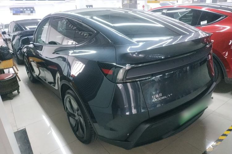 Used Tesla Model Y 2025 Long-Range All-Wheel-Drive Version