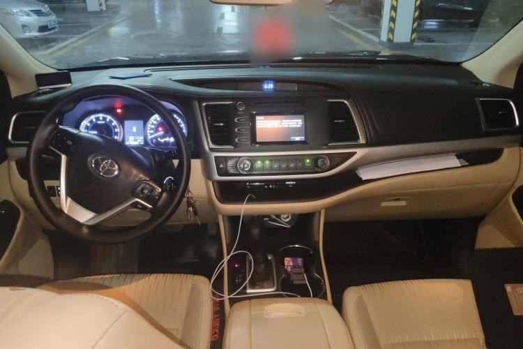 Used Toyota Highlander 2018 2.0T Two-Wheel Drive Elite Edition 5 Seats Emission Standard China V Center Console