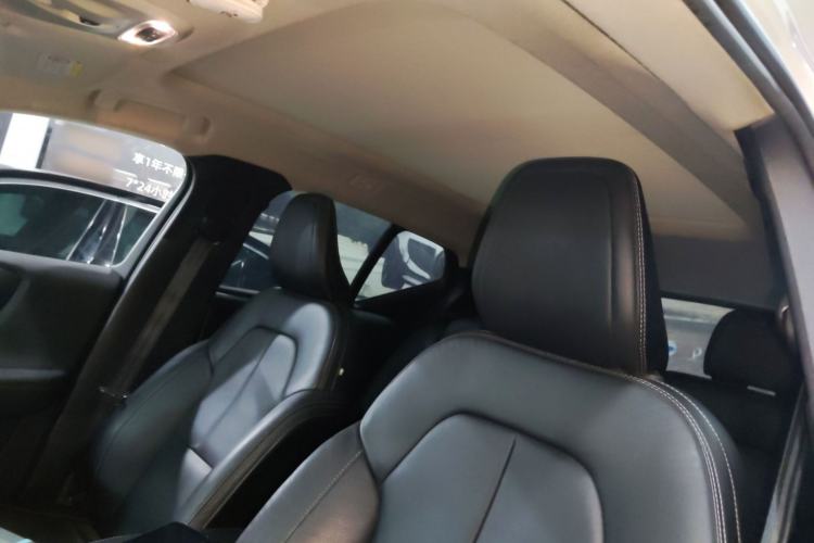 Used Volvo XC40 2019 T4 Four-Wheel Drive Dawn Ice White
