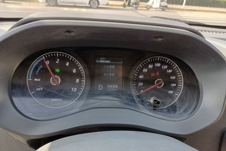 Used Wuling Yangguang 2024 300KM Comfort Version Passenger Van 75kW
