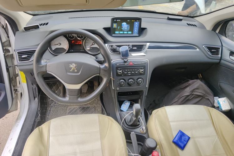 Used Peugeot 308 2014 Enjoy Edition Classic 1.6L Manual YouShang Model Center Console