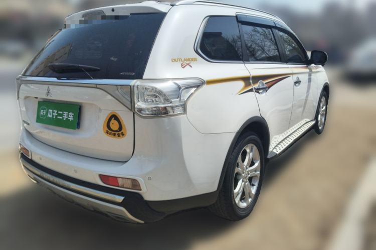 Used Mitsubishi Outlander 2014 2.4L 4x4 Deluxe Value Edition 5 Seats Rear Right 45 Deg