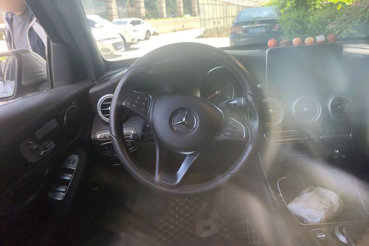 Used Mercedes-Benz GLC 2019 Facelift GLC 260 L 4MATIC Luxury Model Steering Wheel