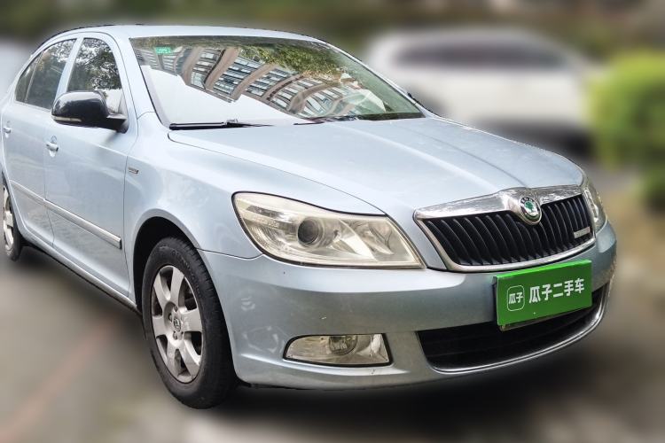 Used Skoda Octavia 2012 1.6L Automatic Yijun Edition Front Right 45 Deg
