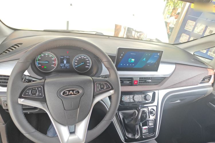 Used JAC Refine M3 2024 PLUS 2.0L HEV Smart Connect Edition Center Console
