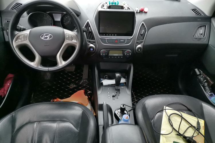 Used Hyundai ix35 2015 2.0L Automatic 2WD Smart Version China V Standard Center Console