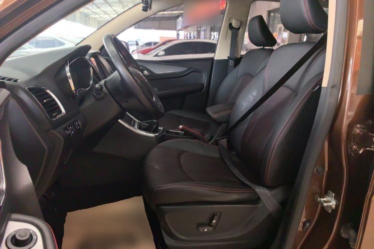 Used Baojun 560 2015 1.8L manual luxury version
