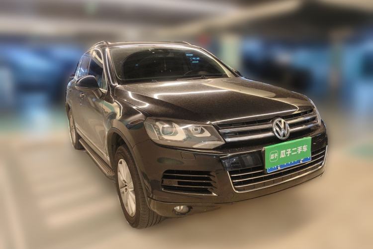 Used Volkswagen Touareg 2011 3.0 TSI High-End Version Front Right 45 Deg