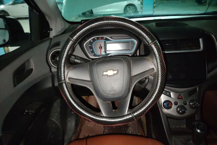 Used Chevrolet Aveo Sonic 2014 Sedan 1.4SL MT Comfort Edition