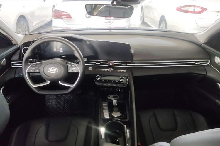 Used Hyundai Elantra 2023 1.5L CVT LUX Prestige Edition