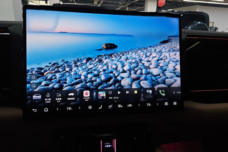 Used Formula Leopard Leopard 8 2025 Smart & Bold Luxury Version 7 Seats