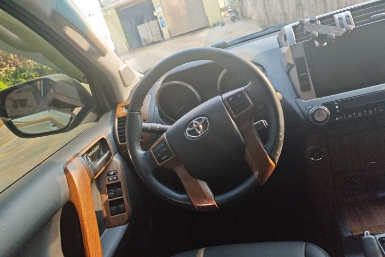Used Toyota Prado 2016 2.7L Automatic Standard Edition Steering Wheel