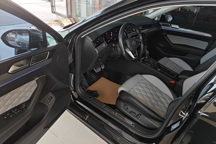 Used Volkswagen Magotan 2023 2 Million Units Limited Edition 330TSI DSG Leading Version Driver Seat