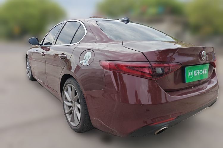 Used Alfa Romeo Giulia 2017 2.0T 280HP Luxury Edition Rear Left 45 Deg