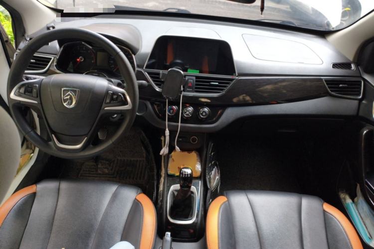 Used Baojun 310 2016 1.2L Manual Luxury Model Center Console