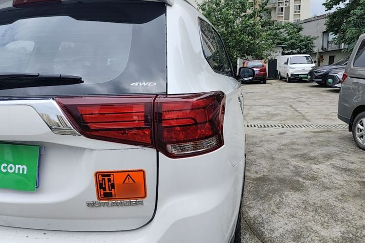 Used Mitsubishi Outlander 2019 2.4L 4x4 Zhi Xiang Edition 7 Seats China VI Standard