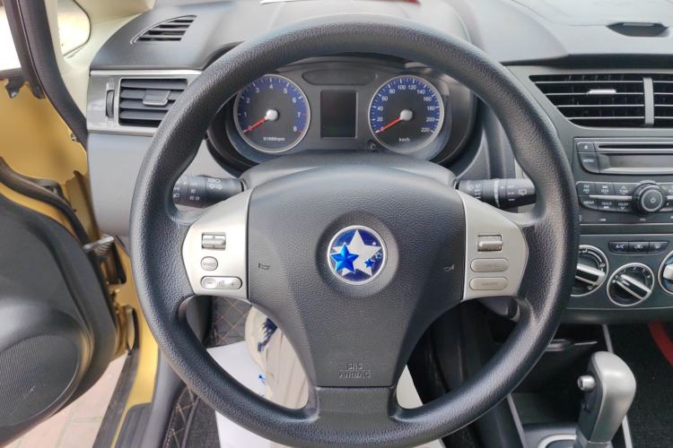 Used Venucia R50X 2015 1.6L Automatic Luxury Edition
