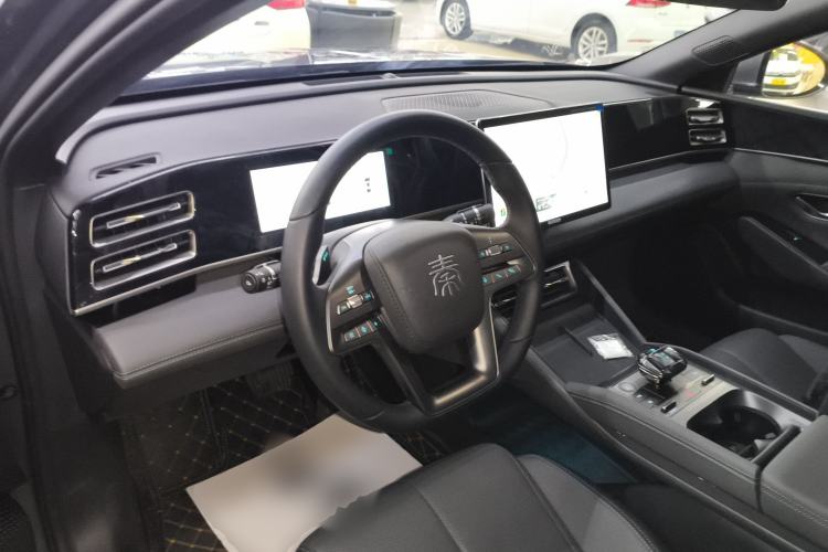 Used BYD Qin L 2025 DM-i Smart Drive 80KM Leading Model Center Console