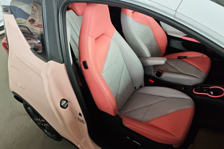 Used Chery QQ Little Ant 2022 Revised Version 2 Sweet Pink Edition Full-Sugar Version 28.8 kWh 30 kW 301 km Right Front Seat