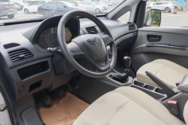 Used Wuling Zhengcheng 2015 1.8L Comfort Model LJ479QE2