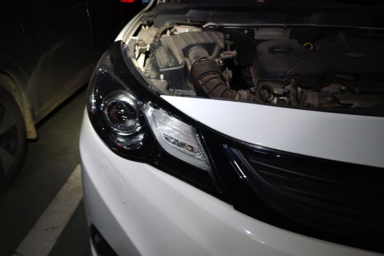 Used Chevrolet Malibu 2017 1.5T Automatic Luxury Edition Right Front Headlight