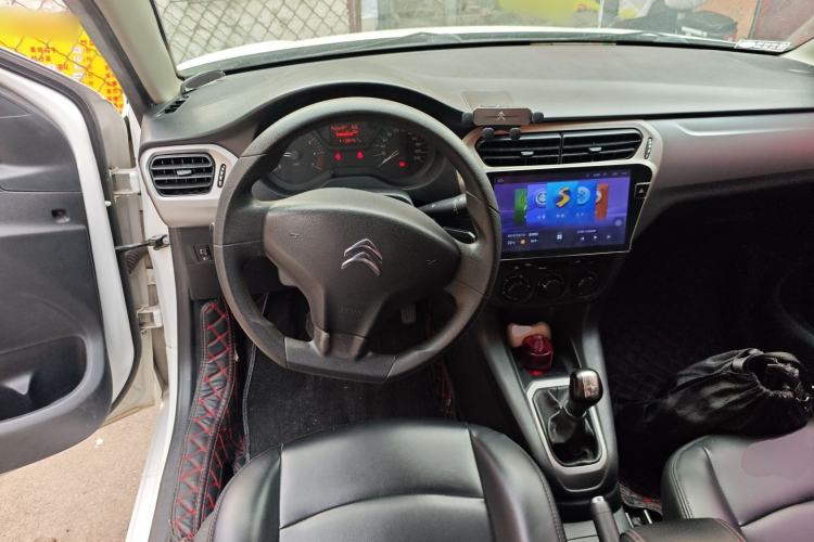 Used Citroen Elysee 2015 Zhishang Edition 1.6L Manual Fashion Model