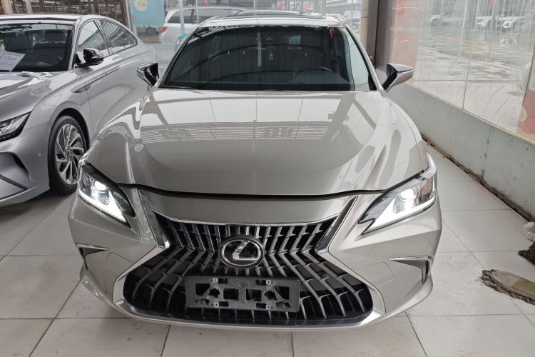 Used Lexus ES 2022 300h Excellence Edition Front