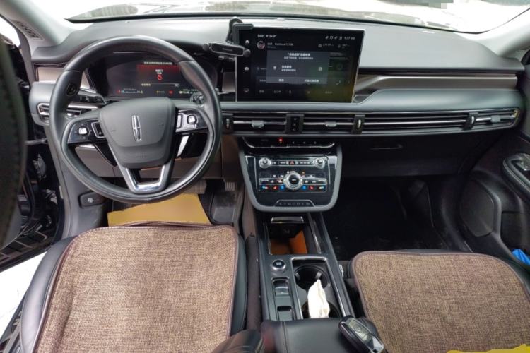 Used Lincoln Corsair 2022 2.0T Two-Wheel Drive Deluxe Edition Center Console