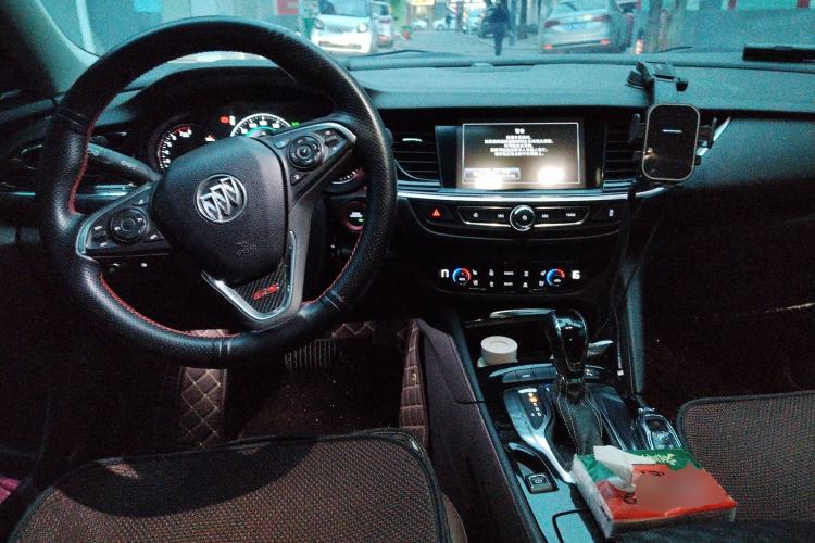 Used Buick Regal 2017 28T Luxury Edition Center Console