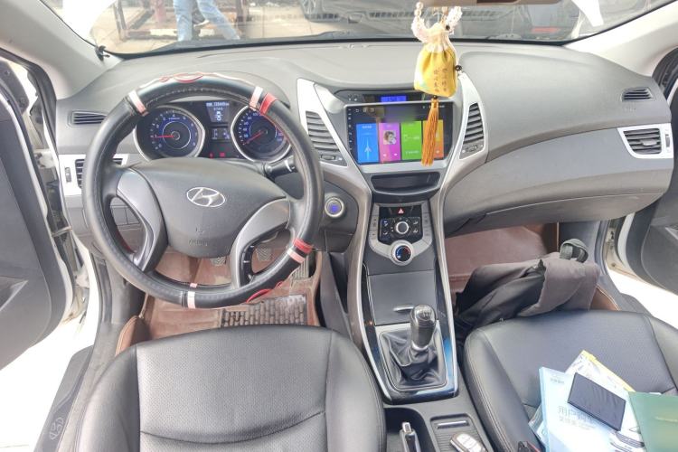 Used Hyundai Elantra (5th Generation / Langdong) 2015 1.6L Manual Leading Model Center Console