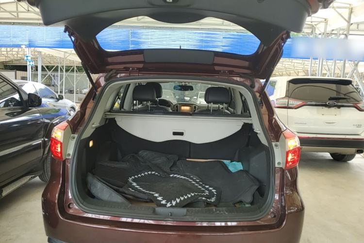Used Venucia T70 2015 2.0L CVT Smart Edition
