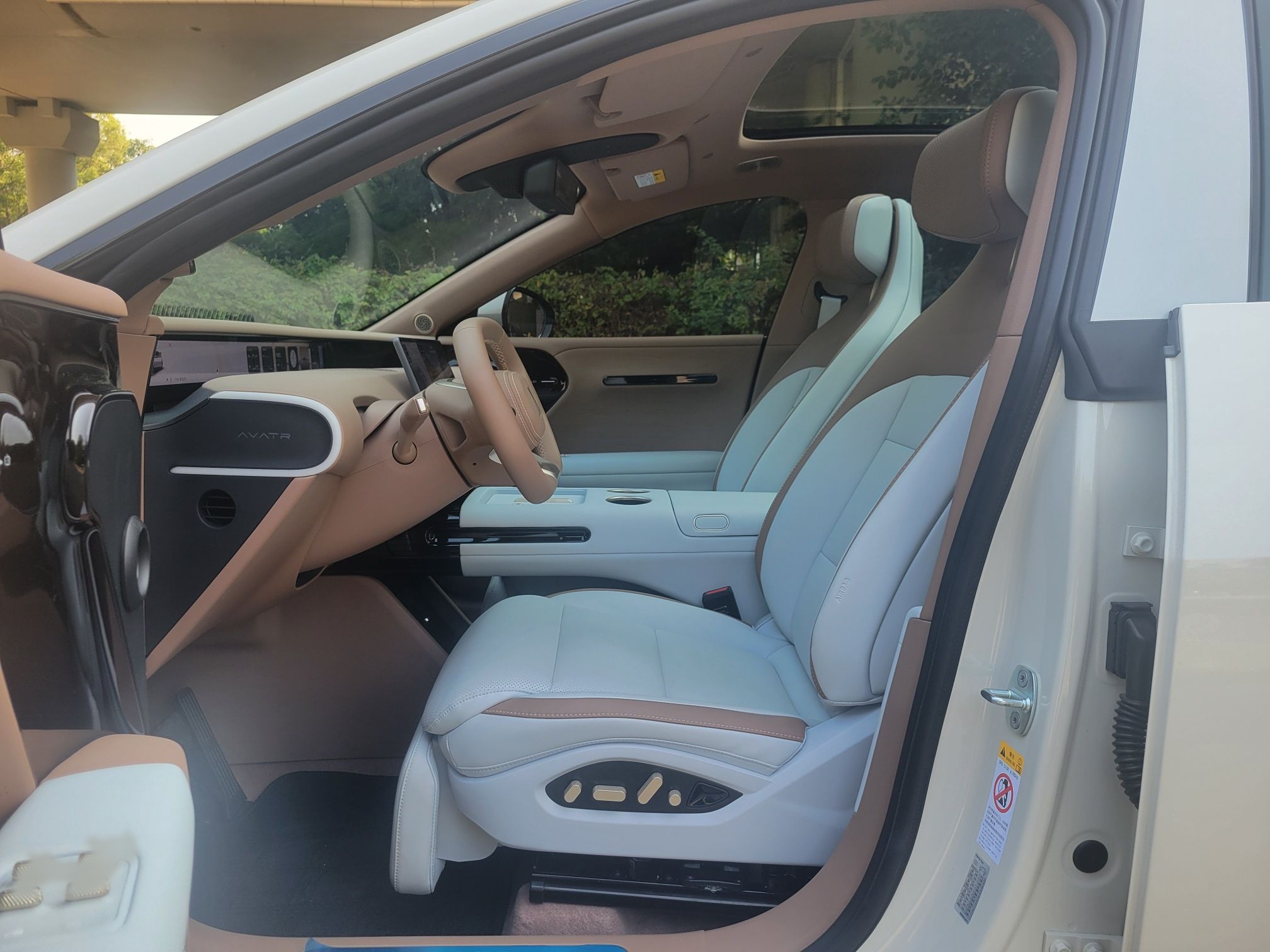 Переднее сиденье в автомобиле